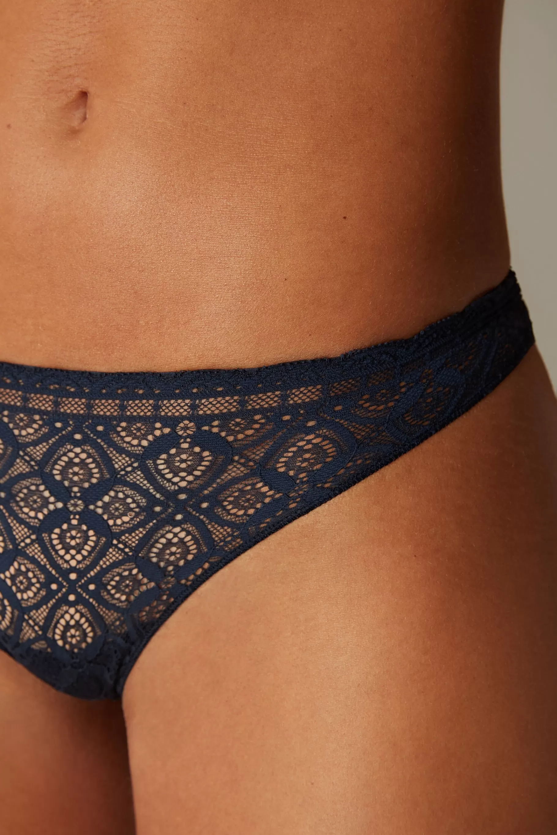 Intimissimi Brazilian^Lace and Microfibre Brazilian trosor