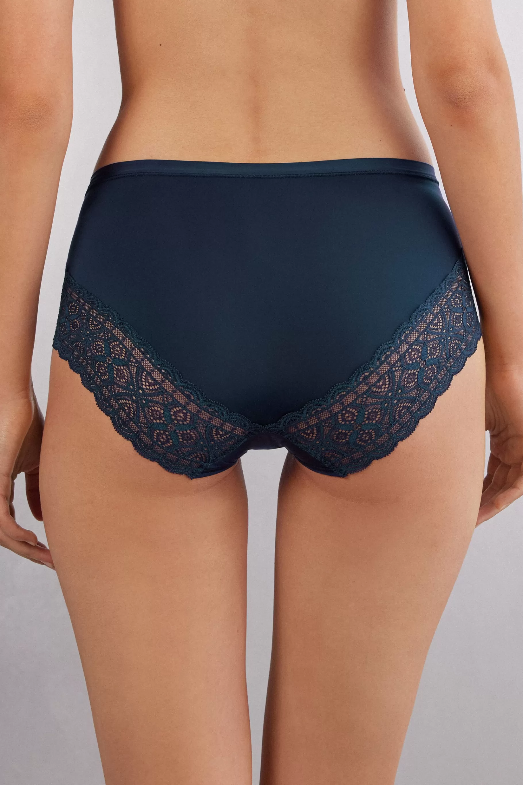 Intimissimi Hög Midja | Boxer / Hipster^Trosor med hög midja i mikrofiber Ultralight och spets
