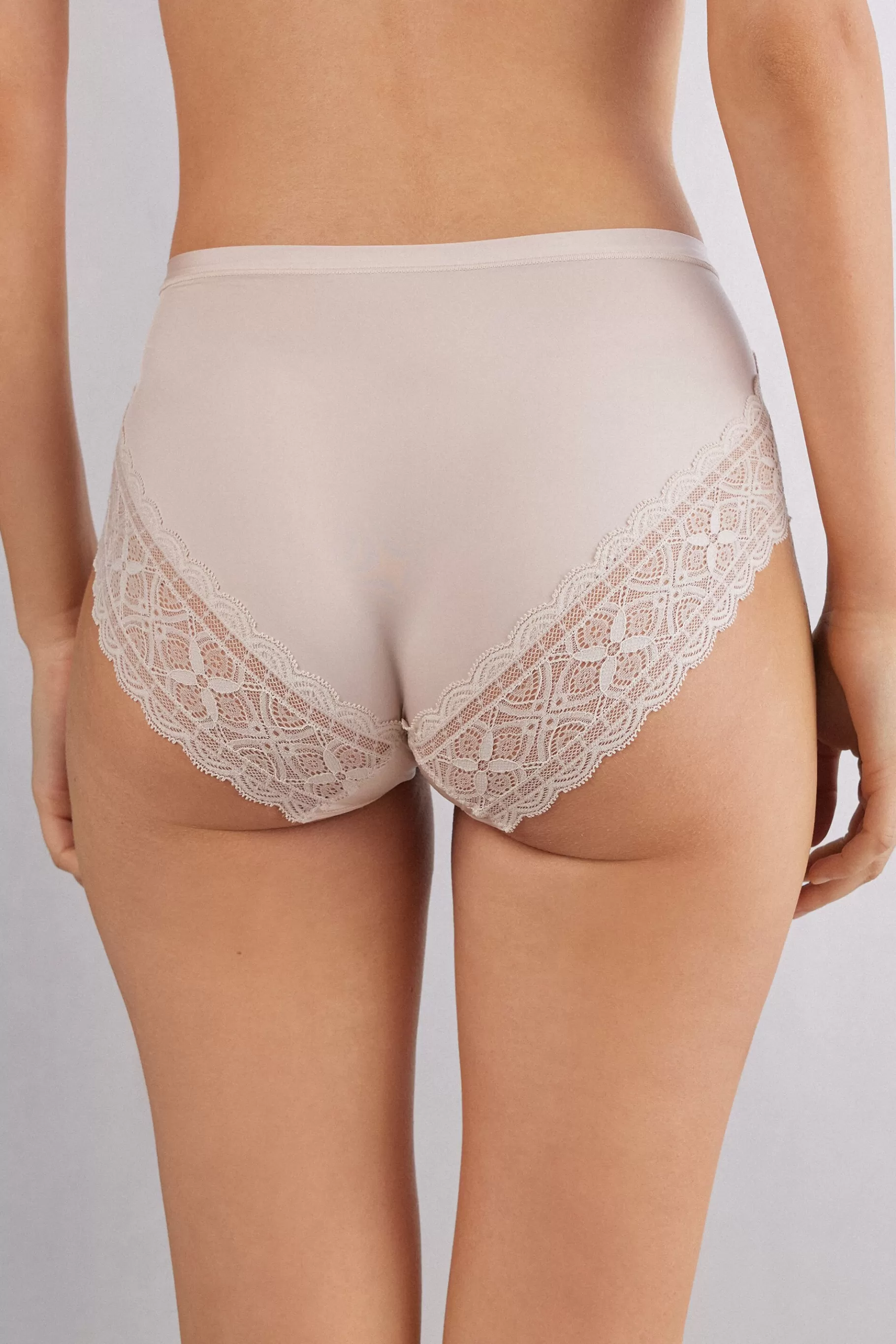 Intimissimi Hög Midja | Boxer / Hipster^Trosor med hög midja i mikrofiber Ultralight och spets